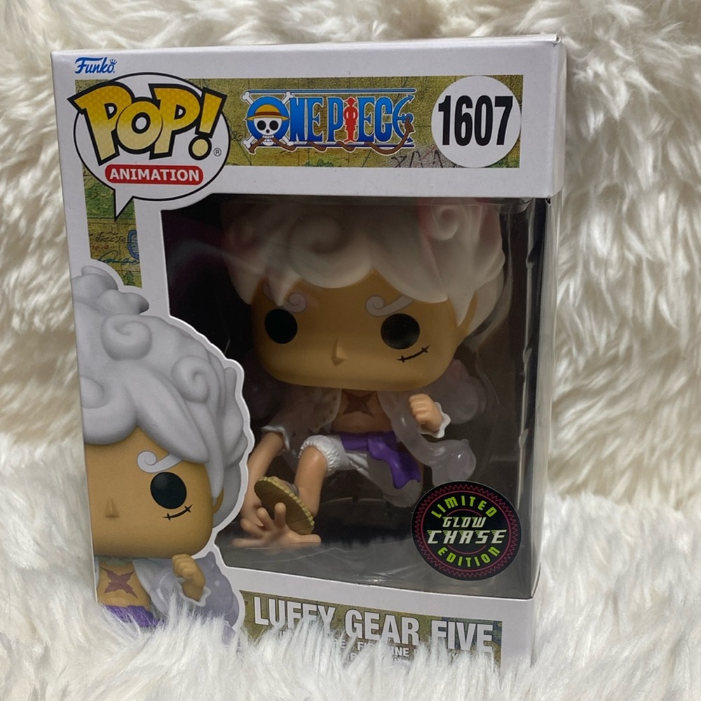 Funko Pop Luffy Gear Five (Limited glow chase edition) + Protector